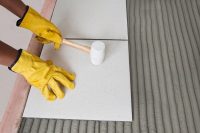 Традиционный способ укладки плитки не требует тщательной разметки Традиционный способ укладки плитки не требует тщательной разметки