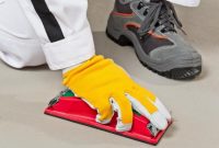 Для лучшей адгезии клеевого состава с полом, поверхность необходимо отшлифовать и прогрунтовать Для лучшей адгезии клеевого состава с полом, поверхность необходимо отшлифовать и прогрунтовать