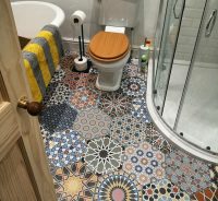 При использовании метода "Калейдостоп" можно использовать разноцветную плитку с разными узорами При использовании метода "Калейдостоп" можно использовать разноцветную плитку с разными узорами