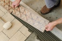 Перед укладкой плитки в ванной следует позаботится о качестве основания Перед укладкой плитки в ванной следует позаботится о качестве основания