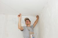 Разметку можно произвести с помощью окрашенной нити или используя лазерную указку и карандаш Разметку можно произвести с помощью окрашенной нити или используя лазерную указку и карандаш