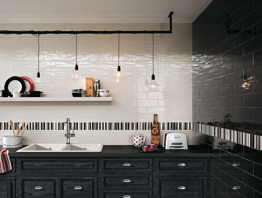 Черно-белая керамическая плитка для стен на кухне