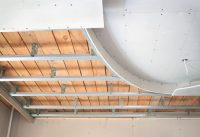 Пример монтажа конструкции двухъярусного навесного потолка Пример монтажа конструкции двухъярусного навесного потолка