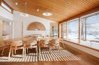 Оформление потолка деревянными панелями считается одним из самых дорогих типов отделки Оформление потолка деревянными панелями считается одним из самых дорогих типов отделки