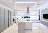 Использование двухуровневого навесного потолка применимо только для высоких помещений Использование двухуровневого навесного потолка применимо только для высоких помещений