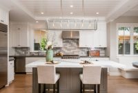 Реечный тип конструкции подходит для высоких потолков, поскольку значительно уменьшает пространство комнаты Реечный тип конструкции подходит для высоких потолков, поскольку значительно уменьшает пространство комнаты