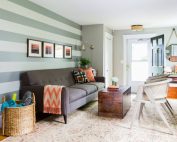 Правильное применение обоев в полоску способно визуально расширить помещение Правильное применение обоев в полоску способно визуально расширить помещение