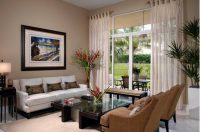 Использование обоев под покраску позволит добиться максимально нужного оттенка стен Использование обоев под покраску позволит добиться максимально нужного оттенка стен