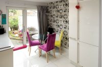 Необычные обои для столовой зоны кухни Необычные обои для столовой зоны кухни