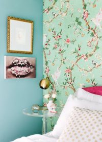 Освежить интерьер и сделать пространство оригинальным можно с помощью комбинированию обоев под покраску и обычных Освежить интерьер и сделать пространство оригинальным можно с помощью комбинированию обоев под покраску и обычных