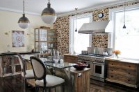 Удачный пример использования 3D обоев с имитацией сруба дерева на кухне Удачный пример использования 3D обоев с имитацией сруба дерева на кухне