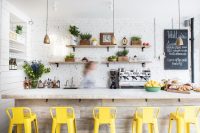 Белая кирпичная стена в оформлении кухонного фартука Белая кирпичная стена в оформлении кухонного фартука