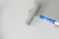 Если предполагается покраска стеклотканевых обоев в светлые оттенки, стоит обратить внимание чтобы грунтовка была максимально прозрачной Если предполагается покраска стеклотканевых обоев в светлые оттенки, стоит обратить внимание чтобы грунтовка была максимально прозрачной