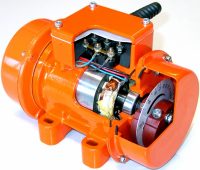 Мощность электродвигателя определяет длительность работы станка и необходимое количество вырабатываемой тротуарной плитки Мощность электродвигателя определяет длительность работы станка и необходимое количество вырабатываемой тротуарной плитки