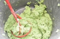 В случае подготовки жидких обоев для нанесения на большую поверхность, лучше использовать строительный миксер для замеса состава В случае подготовки жидких обоев для нанесения на большую поверхность, лучше использовать строительный миксер для замеса состава