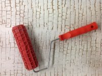 С помощью фактурного валика можно быстро придать декоративной штукатурке необходимый рисунок С помощью фактурного валика можно быстро придать декоративной штукатурке необходимый рисунок