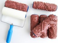 Фактурные валики зачастую имеют более сложную конструкцию для равномерного распределения краски Фактурные валики зачастую имеют более сложную конструкцию для равномерного распределения краски