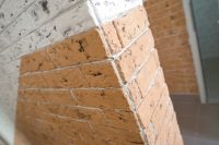 Сделать плитку из гипса довольно просто, если соблюдать правила работы с материалом Сделать плитку из гипса довольно просто, если соблюдать правила работы с материалом