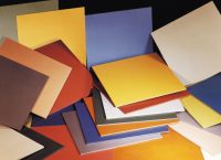 Приобретая плитку, стоит купить ее с запасом, поскольку в процессе кладки отдельные элементы могут быть разбиты или неправильно порезаны Приобретая плитку, стоит купить ее с запасом, поскольку в процессе кладки отдельные элементы могут быть разбиты или неправильно порезаны