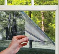 Деревянные окна можно утеплить как специальной самоклеющейся пленкой, так и обычным покрытием для теплиц и парников Деревянные окна можно утеплить как специальной самоклеющейся пленкой, так и обычным покрытием для теплиц и парников