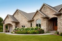 Благодаря отличным декоративным качествам, клинкерный кирпич может быть использован для наружной и внутренней отделки здания Благодаря отличным декоративным качествам, клинкерный кирпич может быть использован для наружной и внутренней отделки здания