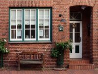 Клинкерный кирпич способен выдерживать значительные механические нагрузки и негативные влияния атмосферных явлений Клинкерный кирпич способен выдерживать значительные механические нагрузки и негативные влияния атмосферных явлений