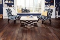 На строительном рынке можно встретить свободнолежащий тип кварцвиниловой плитки, который не требует клеевого состава для монтажа На строительном рынке можно встретить свободнолежащий тип кварцвиниловой плитки, который не требует клеевого состава для монтажа