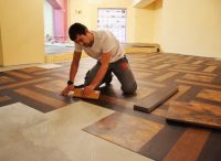 Перед укладкой плитки, основание необходимо очистить и высушить Перед укладкой плитки, основание необходимо очистить и высушить