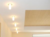 Бамбуковые обои можно использовать для отделки потолка, стен, ниш и арок