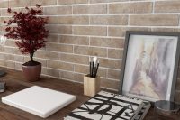 Плитка под кирпич песочного цвета с белой затиркой для швов Плитка под кирпич песочного цвета с белой затиркой для швов