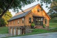 Наличие гаража под одной крышей с домом позволит комфортно обслуживать машину в холодное время года Наличие гаража под одной крышей с домом позволит комфортно обслуживать машину в холодное время года