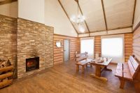 Вагонку не следует крепить впритык к потолку, чтобы избежать негативных последствий во время усадки здания Вагонку не следует крепить впритык к потолку, чтобы избежать негативных последствий во время усадки здания