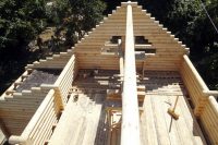 Сложная конструкция крыши требует наличия схемы крепления стропил для равномерного распределения веса Сложная конструкция крыши требует наличия схемы крепления стропил для равномерного распределения веса