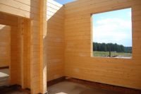 Существует несколько вариантов врубки бревен - «в чашу» и «в лапу» Существует несколько вариантов врубки бревен - «в чашу» и «в лапу»