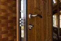 При установке термодвери важно уделить особое внимание качественной фурнитуре и ее изоляции При установке термодвери важно уделить особое внимание качественной фурнитуре и ее изоляции