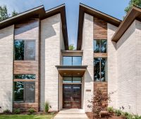 Входные двери с терморазрывом имеют довольно тяжелую конструкцию, поэтому строит позаботится о периодичной смазке петель Входные двери с терморазрывом имеют довольно тяжелую конструкцию, поэтому строит позаботится о периодичной смазке петель