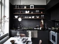 Кухня, оформленная в черном цвете, подходит не для всех типов личностей