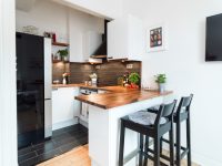 Пример использования барной стойки вместо кухонного стола Пример использования барной стойки вместо кухонного стола