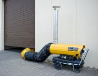 Пушки непрямого нагрева требуют наличия воздуховода, по которому теплый нагретый воздух поступает в помещение Пушки непрямого нагрева требуют наличия воздуховода, по которому теплый нагретый воздух поступает в помещение