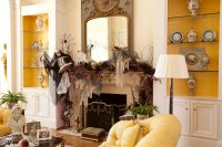 Для декора искусственного камина можно использовать любые материалы Для декора искусственного камина можно использовать любые материалы