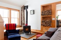 При покупке и монтаже печи-камина необходимо продумать огнеупорную зону под установку При покупке и монтаже печи-камина необходимо продумать огнеупорную зону под установку