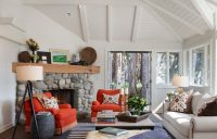 Установка углового камина позволяет максимально рационально использовать имеющиеся пространство гостиной комнаты Установка углового камина позволяет максимально рационально использовать имеющиеся пространство гостиной комнаты