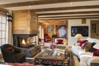 Использование дерева в качестве отделочного материала для камина используется при оформлении интерьеров гостиной в деревенском стиле кантри Использование дерева в качестве отделочного материала для камина используется при оформлении интерьеров гостиной в деревенском стиле кантри