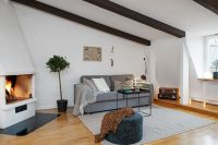 Пример оформления дровяного камина в гостиной в скандинавском стиле Пример оформления дровяного камина в гостиной в скандинавском стиле