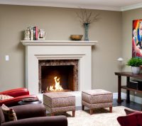 Возле электрического камина можно установить выключатель, что позволит удобно включать и выключать устройство Возле электрического камина можно установить выключатель, что позволит удобно включать и выключать устройство