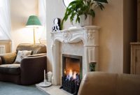 Для простой конструкции портала можно использовать гипсовую лепнину, которую легко можно прикрепить к стене с помощью клея Для простой конструкции портала можно использовать гипсовую лепнину, которую легко можно прикрепить к стене с помощью клея