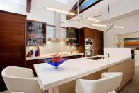 Важным критерием выбора люстры является площадь, которую способен осветить прибор, если неправильно выбрать модель – свет в комнате может быть слишком ярким или, наоборот, недостаточно интенсивным Важным критерием выбора люстры является площадь, которую способен осветить прибор, если неправильно выбрать модель – свет в комнате может быть слишком ярким или, наоборот, недостаточно интенсивным