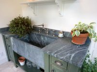 Искусственный камень "под мрамор" получают при помощи композита из крошки натуральной породы и связующих смол ВИскусственный камень "под мрамор" получают при помощи композита из крошки натуральной породы и связующих смол