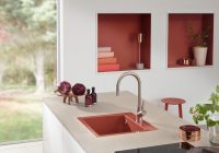 Раковина необычного цвета превращается в элемент декора Раковина необычного цвета превращается в элемент декора