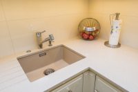 Каменная мойка в несколько раз прочнее керамической Каменная мойка в несколько раз прочнее керамической